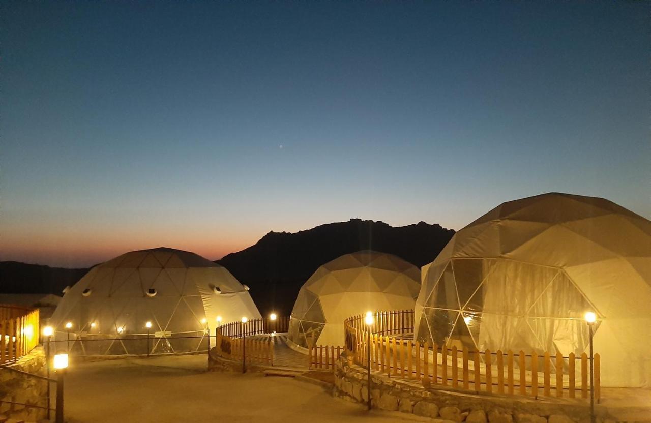 ホテル The Rock Camp Petra ワディ・ムーサ エクステリア 写真