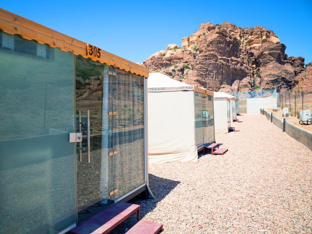 ホテル The Rock Camp Petra ワディ・ムーサ エクステリア 写真