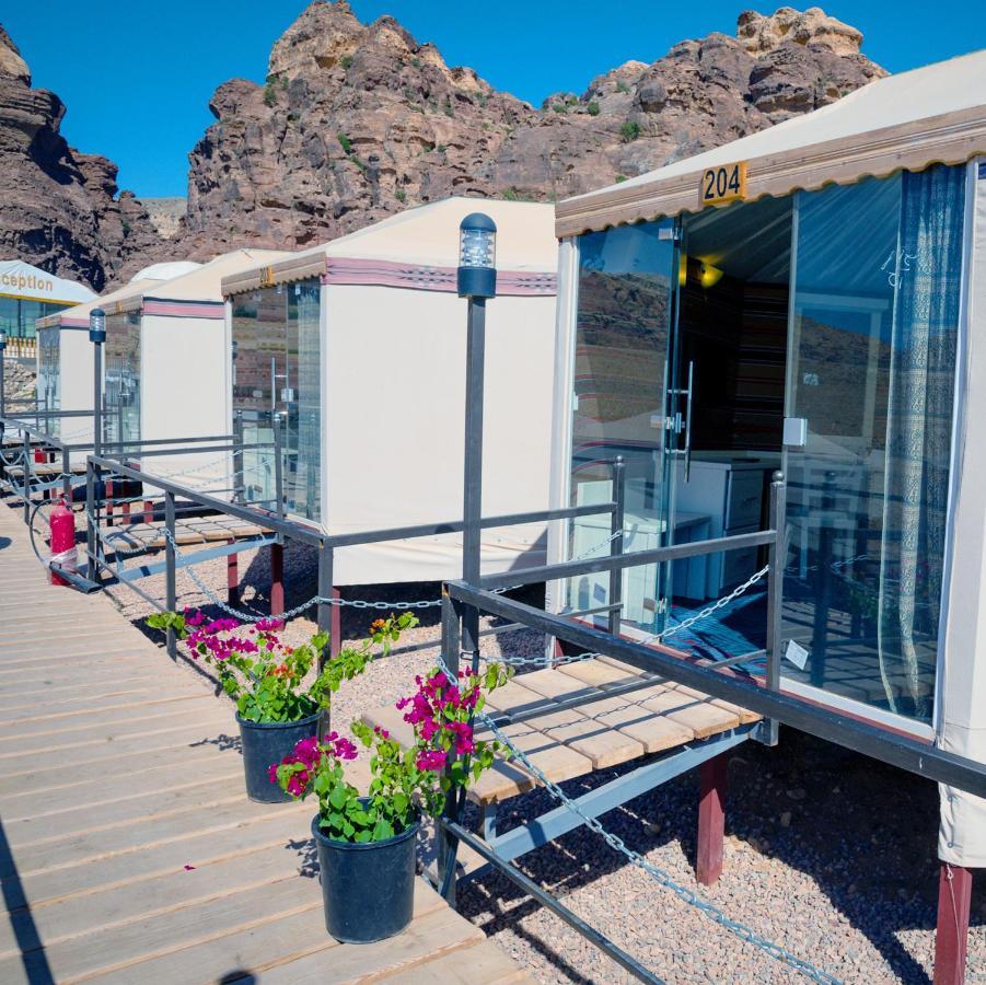 ホテル The Rock Camp Petra ワディ・ムーサ エクステリア 写真