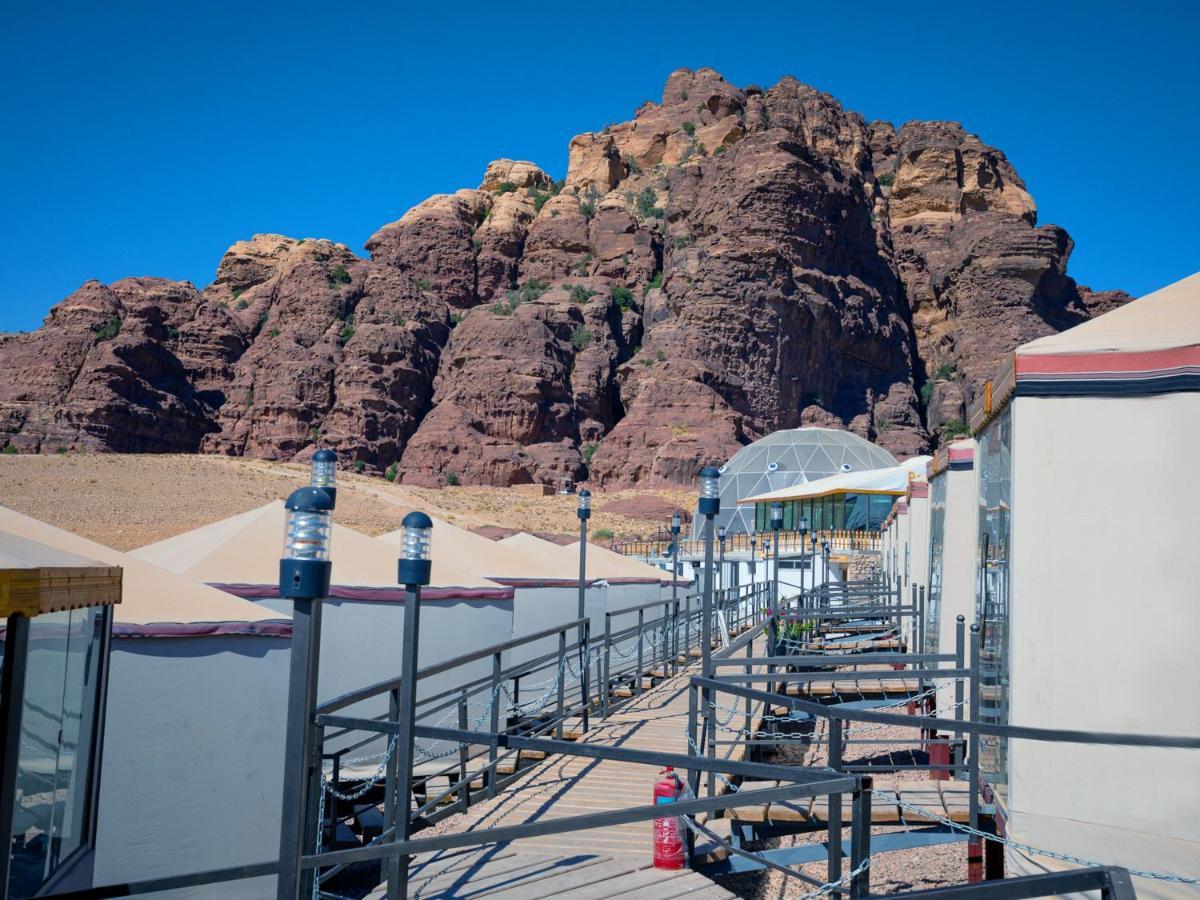 ホテル The Rock Camp Petra ワディ・ムーサ エクステリア 写真