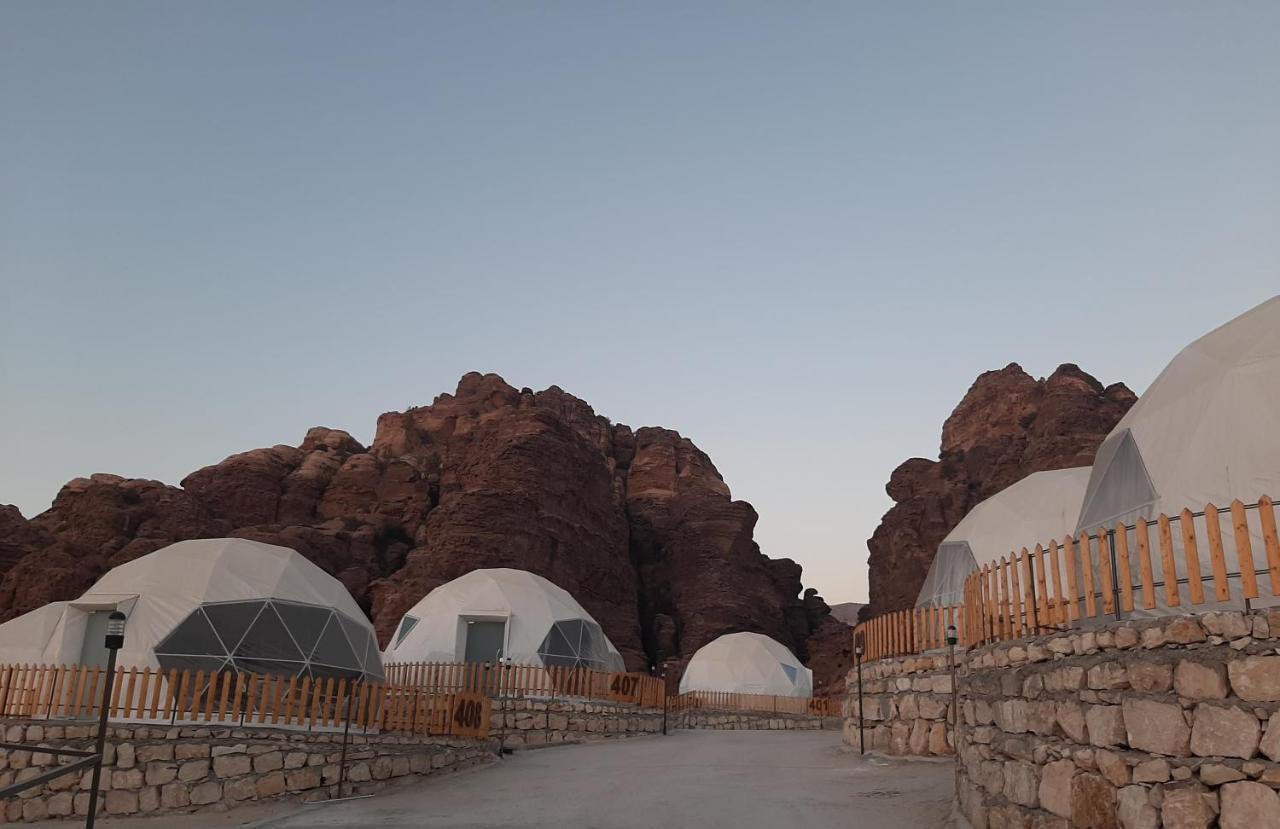 ホテル The Rock Camp Petra ワディ・ムーサ エクステリア 写真