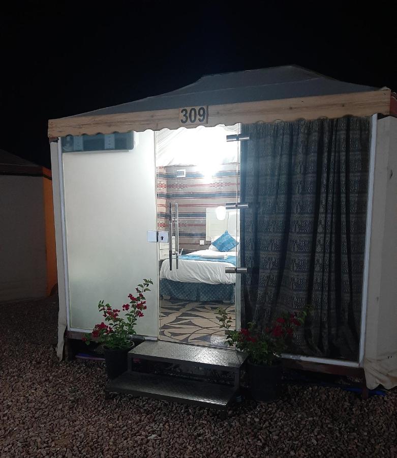 ホテル The Rock Camp Petra ワディ・ムーサ エクステリア 写真