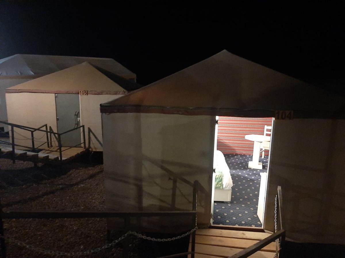 ホテル The Rock Camp Petra ワディ・ムーサ エクステリア 写真