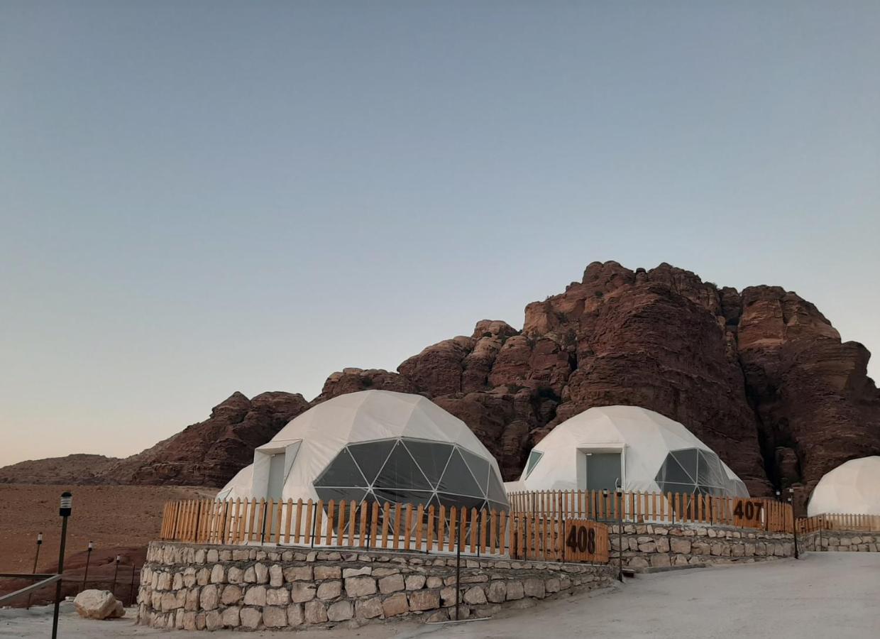 ホテル The Rock Camp Petra ワディ・ムーサ エクステリア 写真