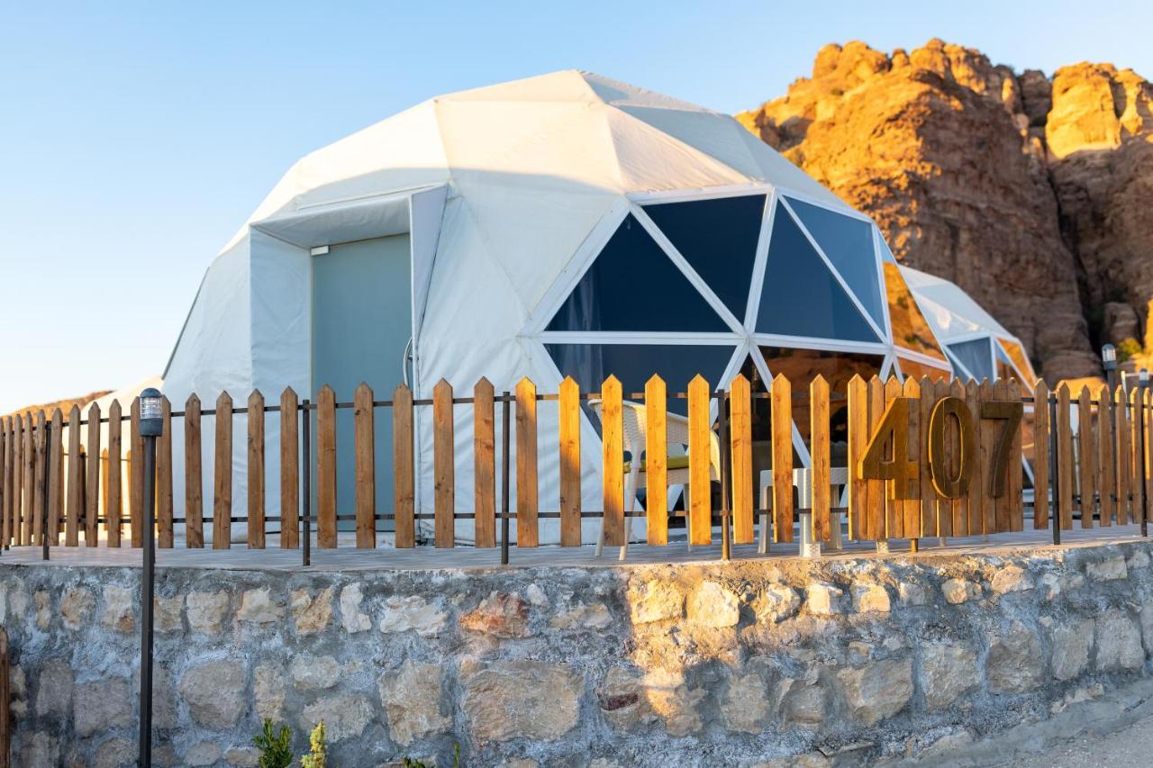 ホテル The Rock Camp Petra ワディ・ムーサ エクステリア 写真