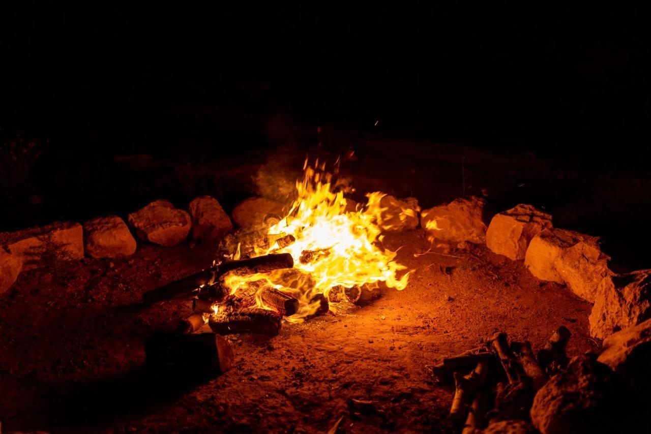 ホテル The Rock Camp Petra ワディ・ムーサ エクステリア 写真
